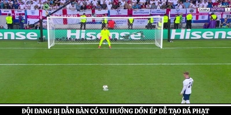 Đội đang bị dẫn bàn có xu hướng dồn ép dễ tạo đá phạt
